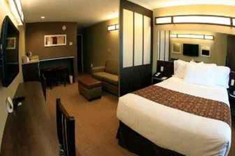 Triadelphia Microtel Inn & Suites By Wyndham Wheeling At The Highlands מראה חיצוני תמונה